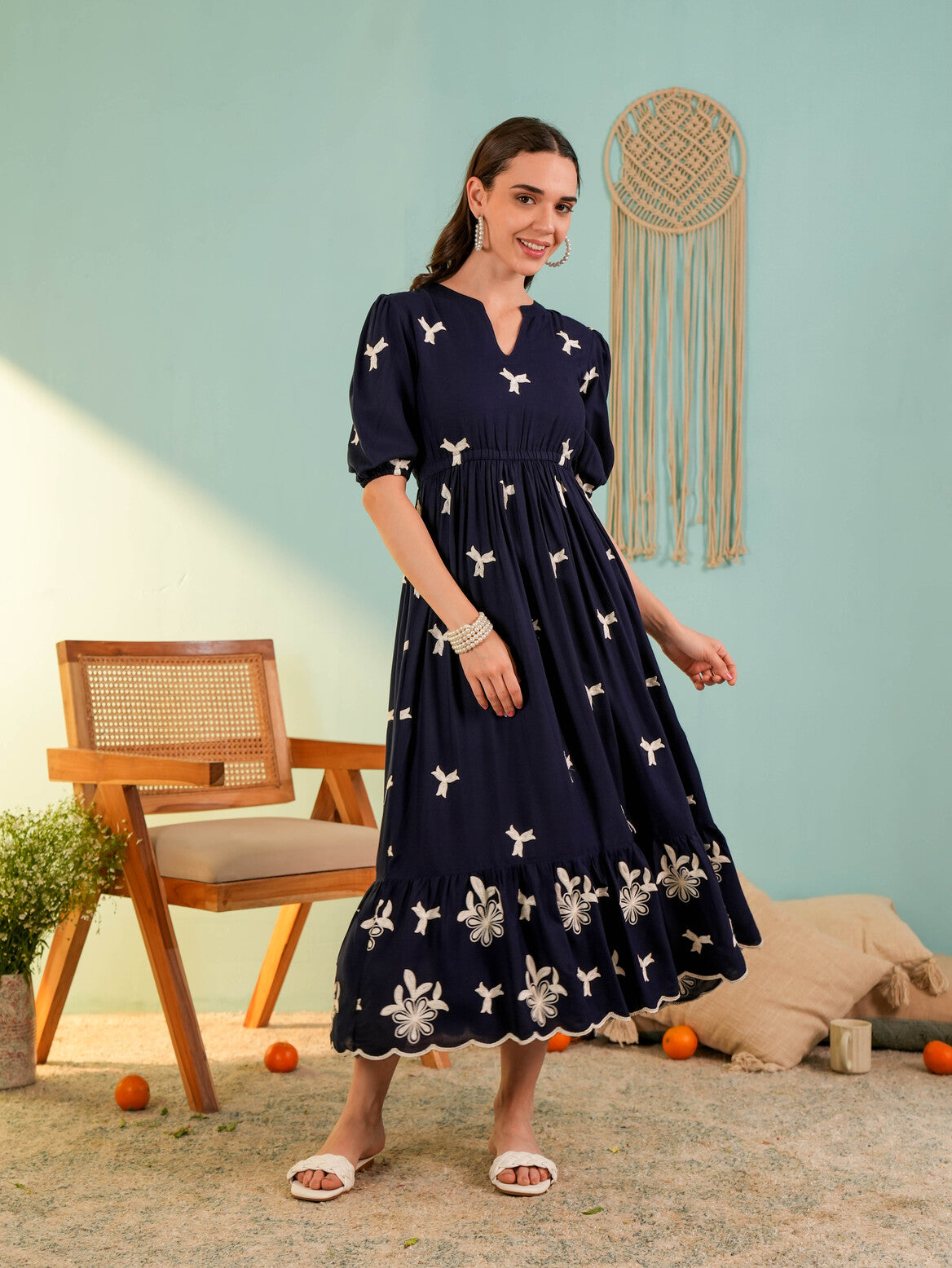 Nevy Blue Embroidery Puff Slevee Midi Dress